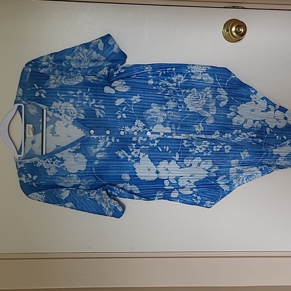 Greige Ladies Top - Picture 2 of 5